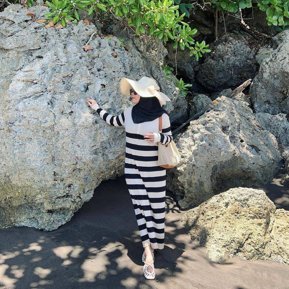 OOTD hijab ke pantai anti gerah yang kekinian dan gampang disontek (instagram.com/nadianraulya)