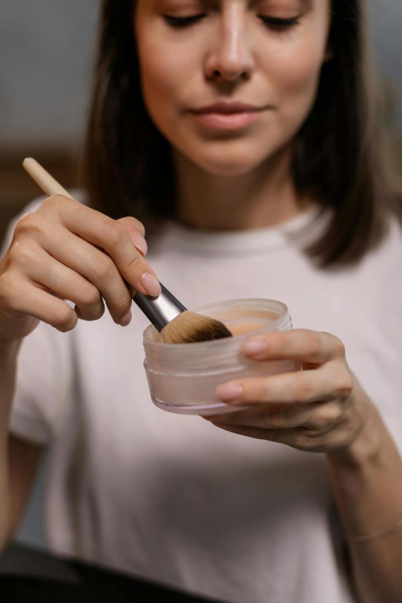 ilustrasi loose powder (pexels.com/Alena Darmel)