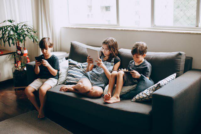 5 Tantangan Parenting di Era Digital, Perlu Jadi Perhatian