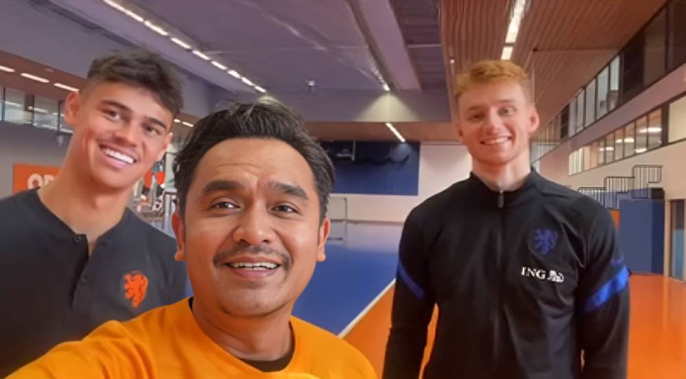 Valentino Jebret dengan Mees Hilgers (radotvalent)