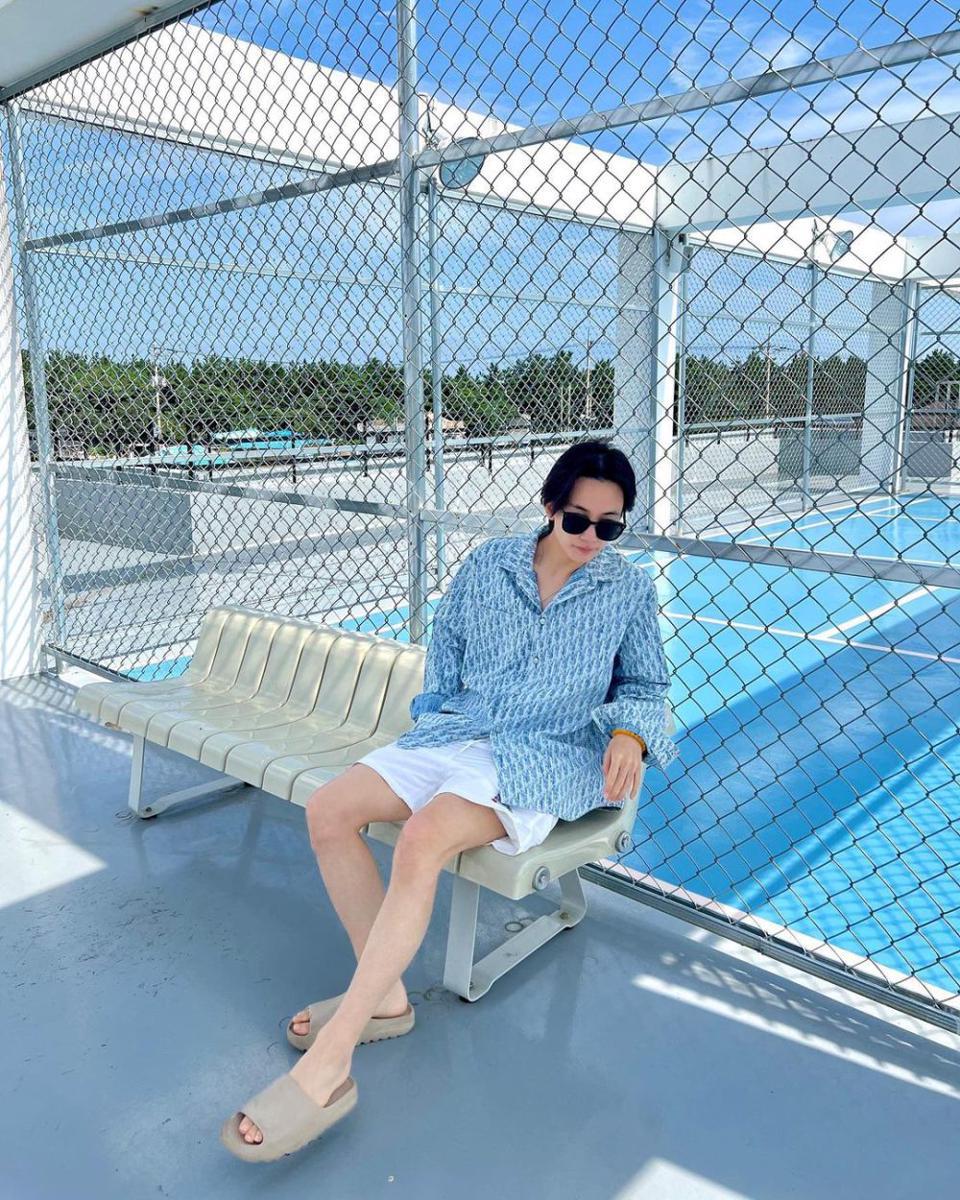 stripe outfit ala Jeonghan SEVENTEEN (instagram.com/jeonghaniyoo_n)