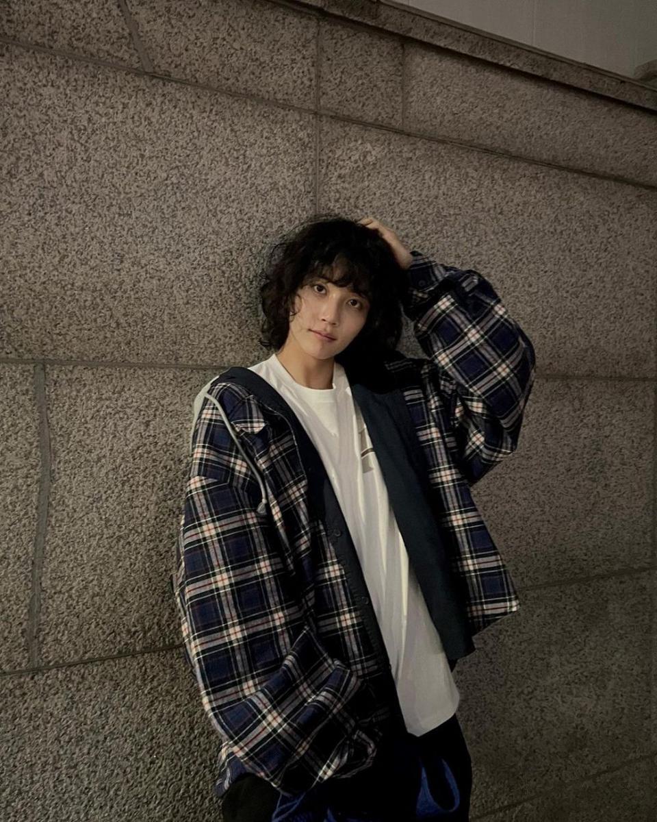stripe outfit ala Jeonghan SEVENTEEN (instagram.com/jeonghaniyoo_n)