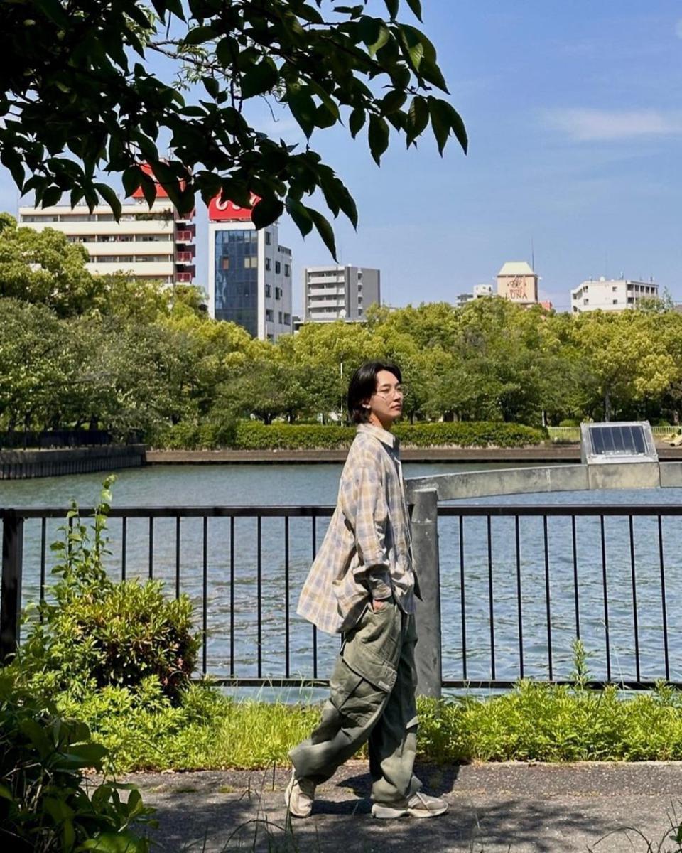 stripe outfit ala Jeonghan SEVENTEEN (instagram.com/jeonghaniyoo_n)