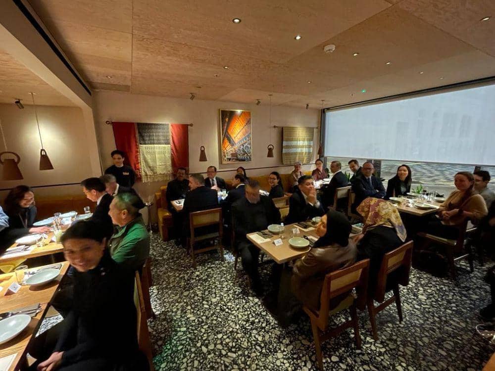 Suasana Toba, restoran makanan Indonesia di London, Inggris, yang didirikan diaspora Indonesia. (dok. KBRI London)
