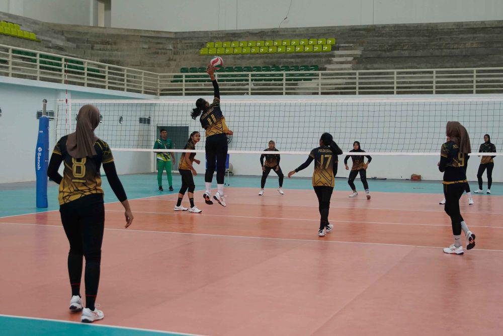 Venue Belum Kelar, Atlet Voli Indoor PON 2024 Sesak Napas Gegara Debu