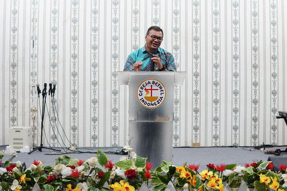 Dokter Aci Terharu Didukung Jemaat Gereja Bethel Indonesia