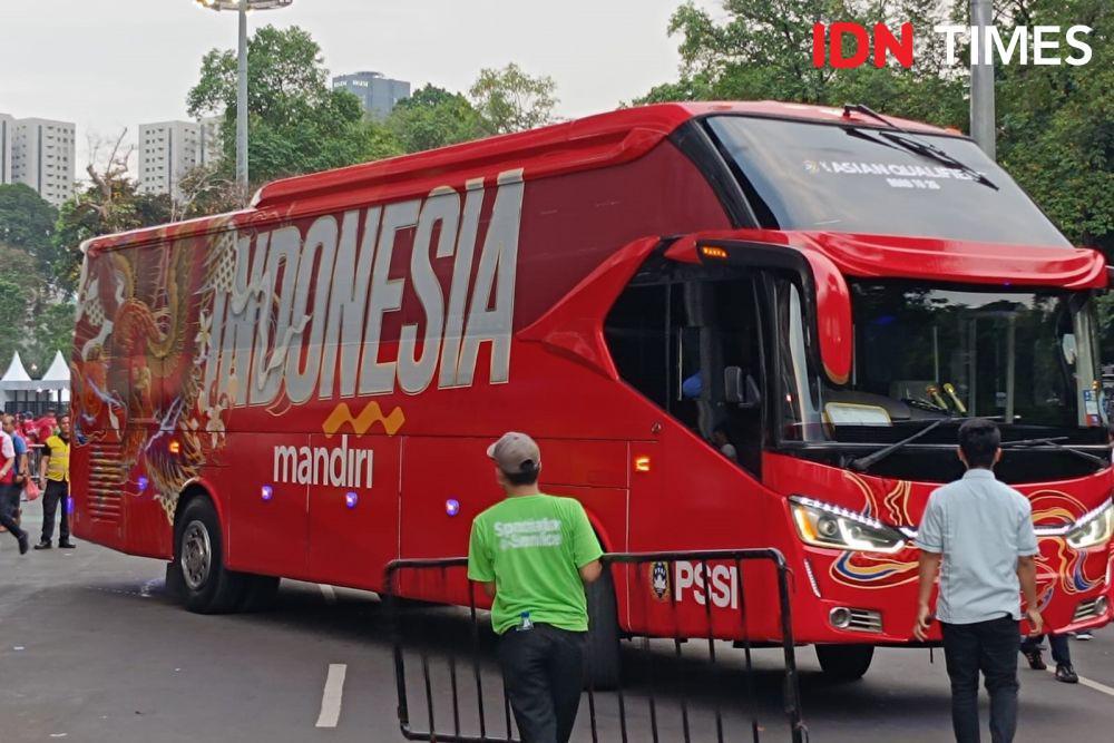 Timnas Indonesia Tiba di SUGBK, Suporter Panggil Shin Tae Yong