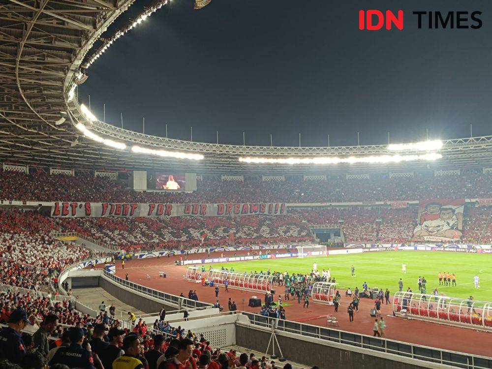 Berbagai spanduk atraktif yang dibuat suporter Timnas Indonesia, La Grande (IDN Times / Tino Satrio)