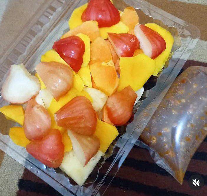 Foto Rujak Buah (instagram.com/citra.min.ah)