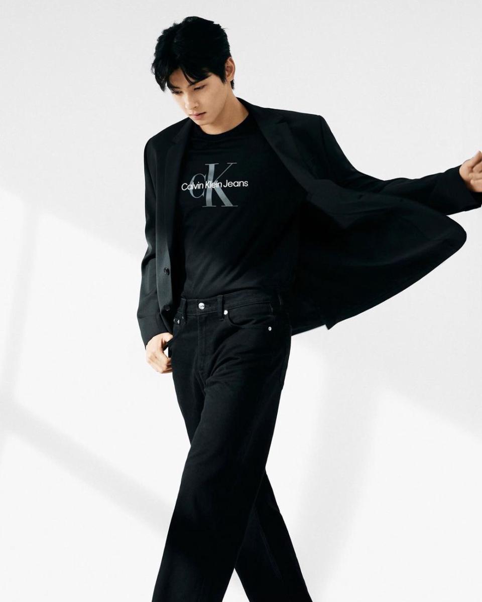potret Cha Eun Woo (instagram.com/calvinklein)