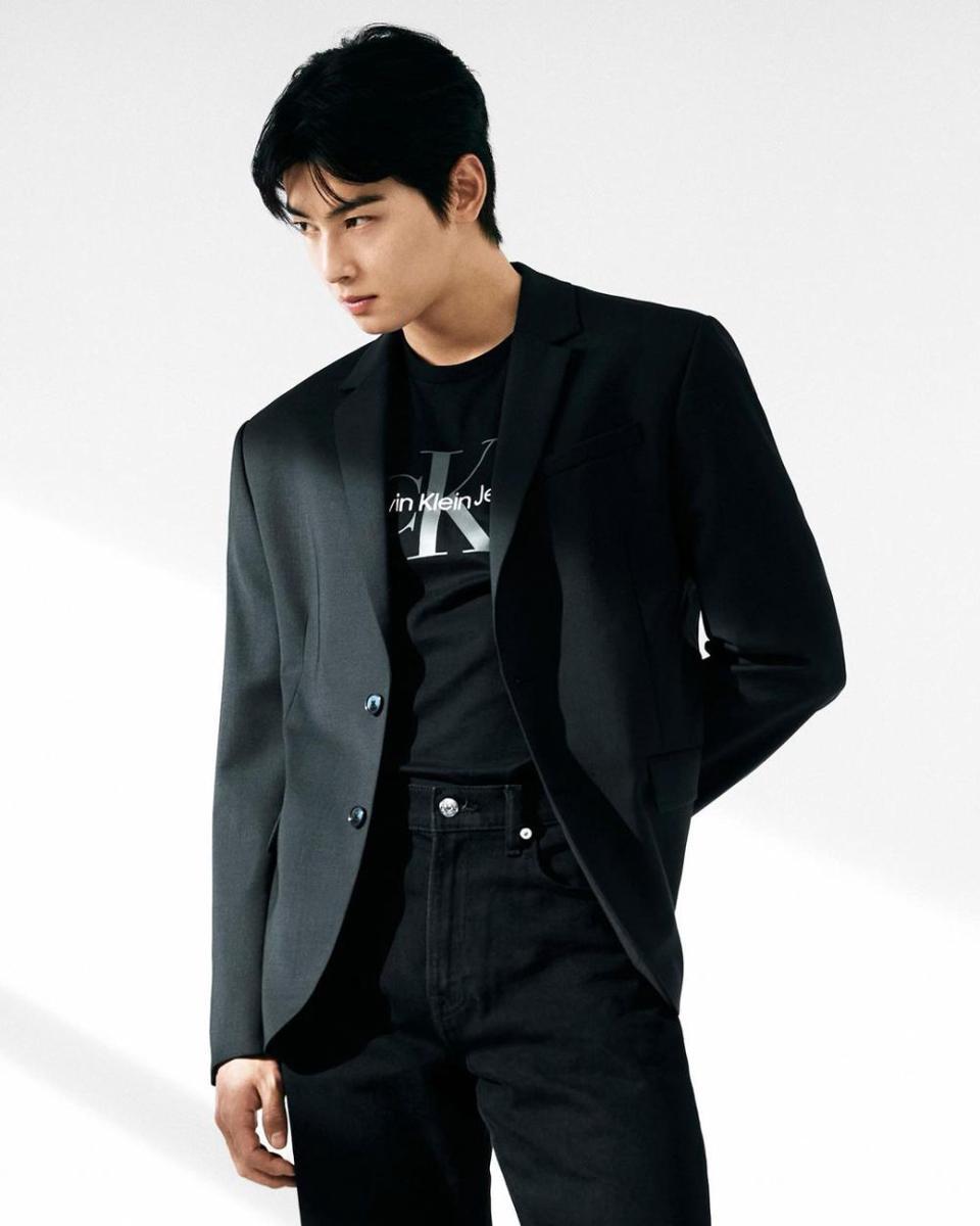 potret Cha Eun Woo (instagram.com/calvinklein)