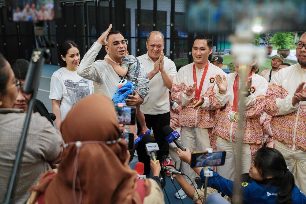 Raffi dan atlet Paralimpiade (Instagram.com/raffinagita1717)