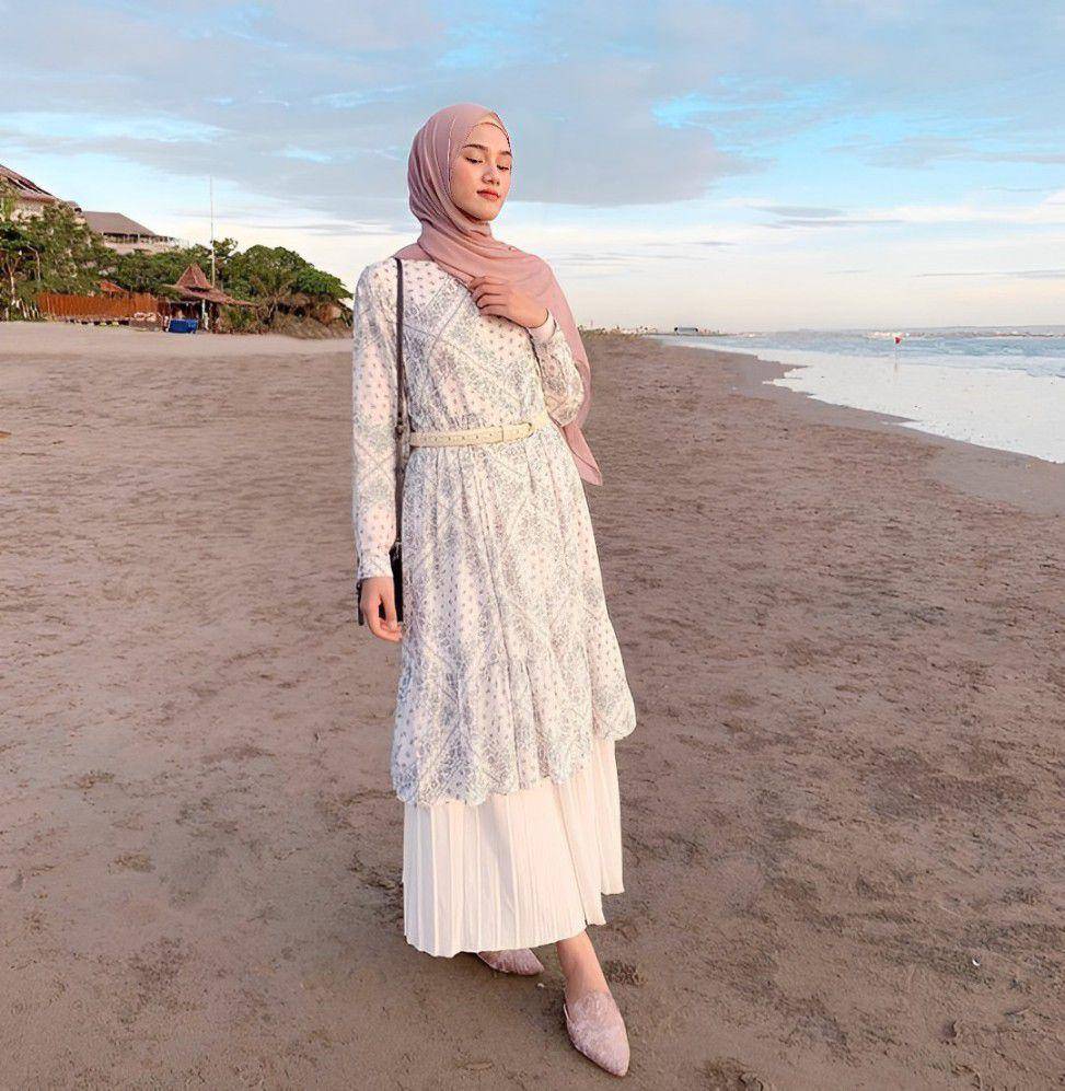 Ilustrasi OOTD ke pantai (instagram.com/raniaskdr_)