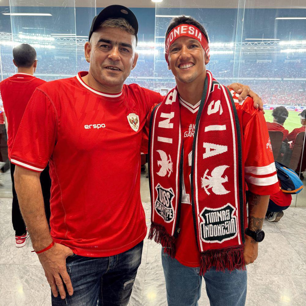 Irfan Bachdim nonton Timnas (Instagram.com/jenniferbachdim)