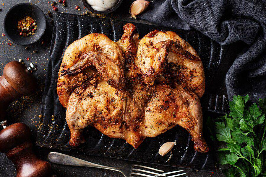 Ilustrasi ayam bakar. (freepik.com/valeria_aksakova)