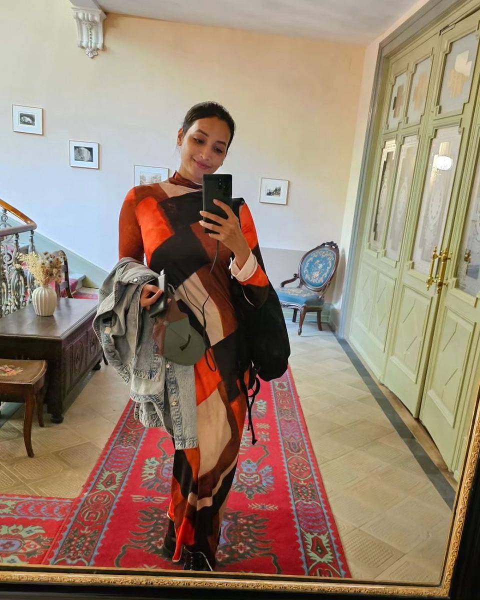 ide outfit ala Srinidhi Shetty (instagram.com/srinidhi_shetty)