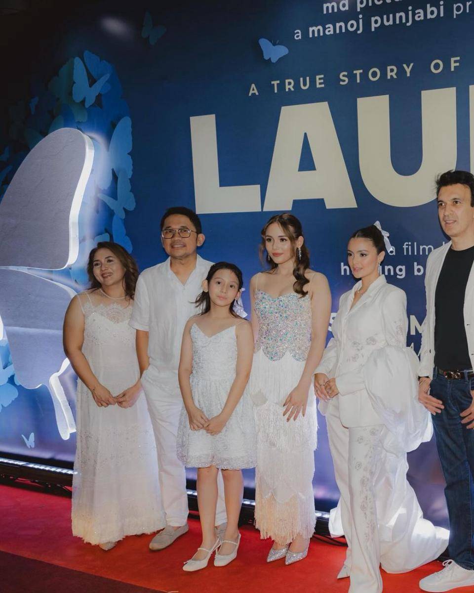 potret Amanda Rawles di gala premiere film Laura (instagram.com/amandarawles)