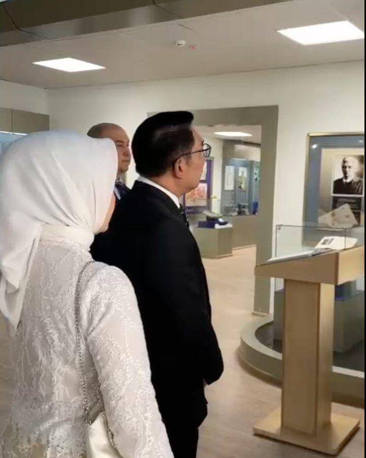 potret Ridwan Kamil raih gelar profesor (instagram.com/ataliapr)