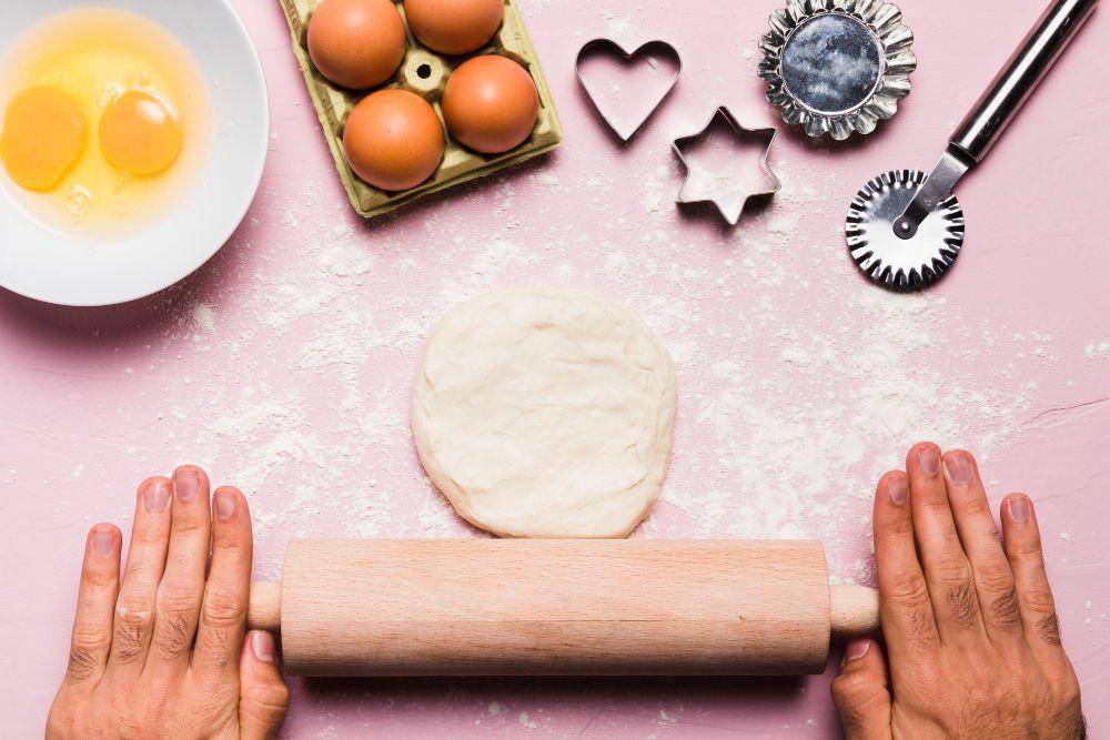 ilustrasi membuat egg roll HokBen (freepik.com/freepik)