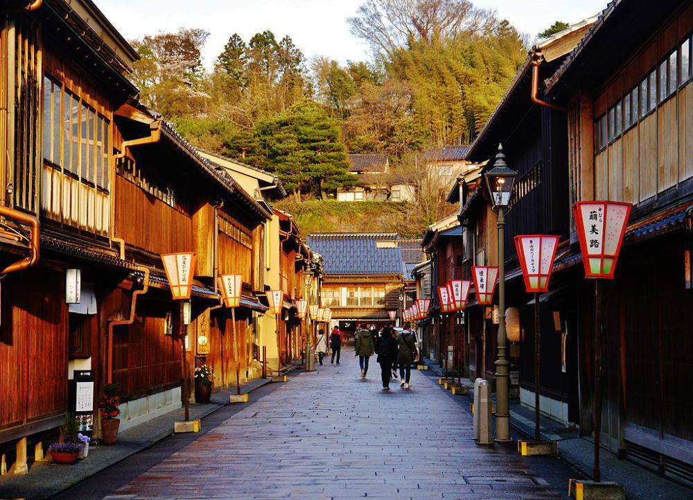 Desa Higashichaya, Ishikawa (commons.wikimedia.org/Zairon)