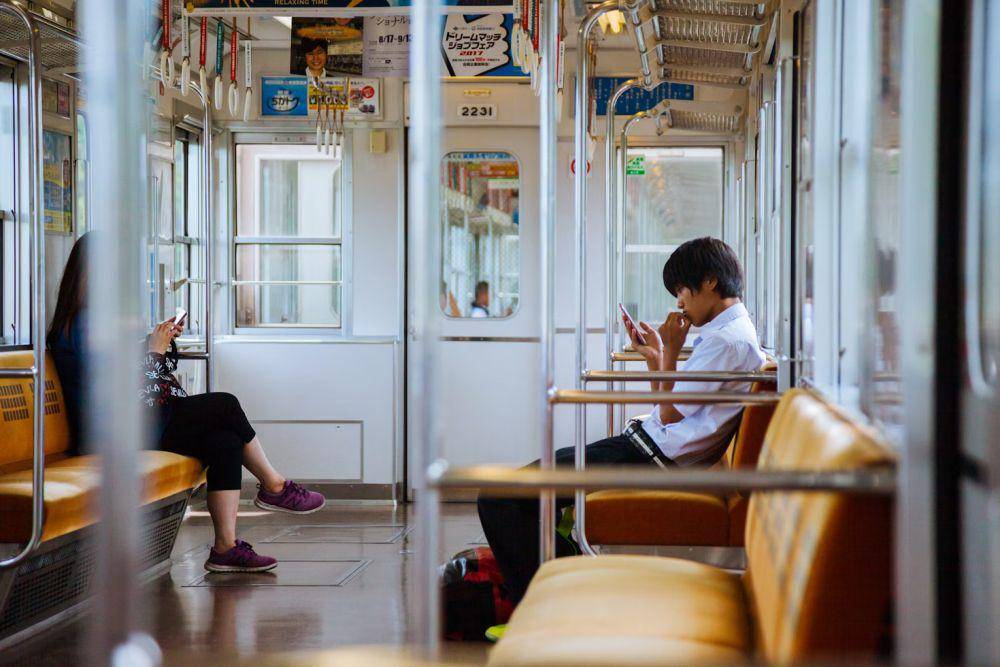 ilustrasi transportasi umum di Jepang (unsplash.com/Victoriano Izquierdo)