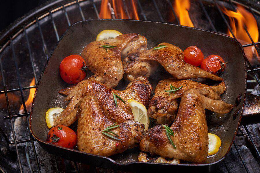Ilustrasi ayam bakar. (freepik.com/jcomp)