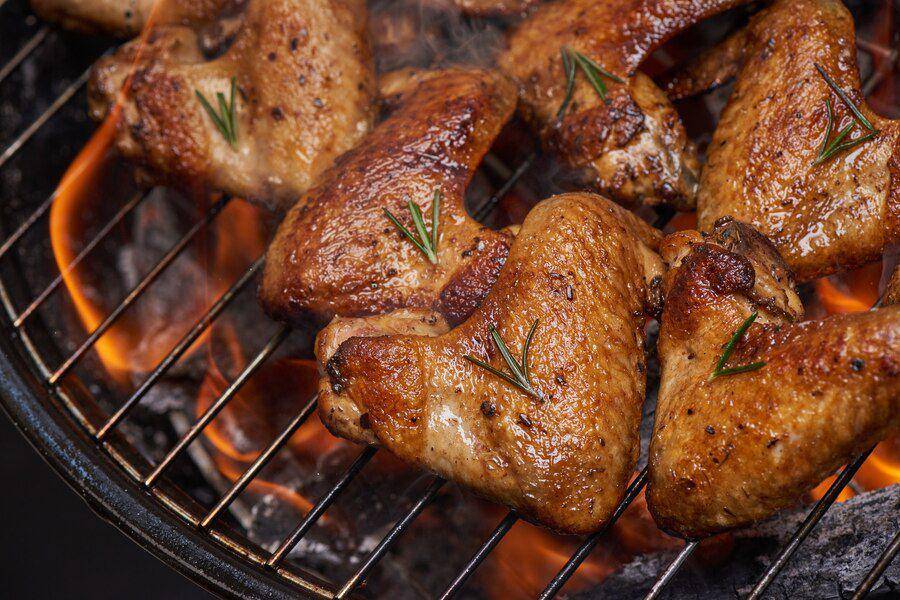 Ilustrasi ayam bakar. (freepik.com/jcomp)