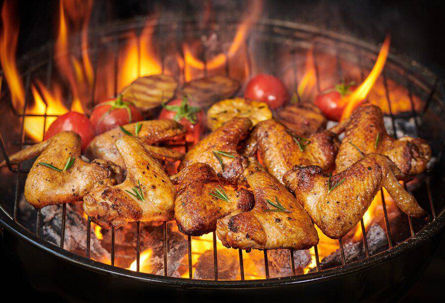Ilustrasi ayam bakar. (freepik.com/jcomp)