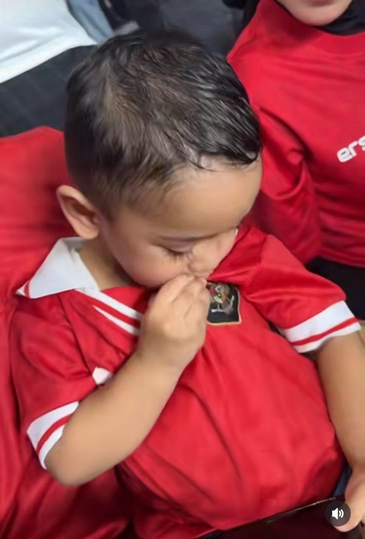 Keluarga Lesti nonton timnas (Instagram.com/rizkybilar)