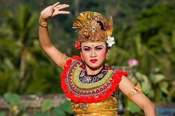 Ilustrasi baju adat Bali. https://www.istockphoto.com/btrenkel