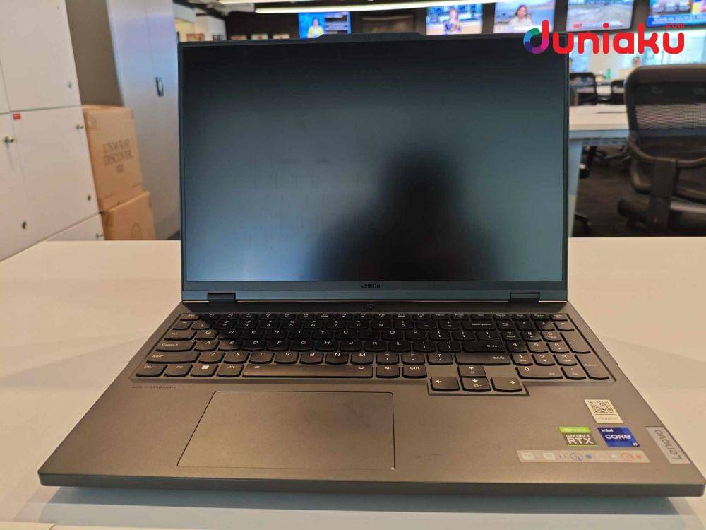 Foto Legion Pro 7 16IRX8H, diambil Aditya Daniel. (Duniaku.com/Aditya Daniel)