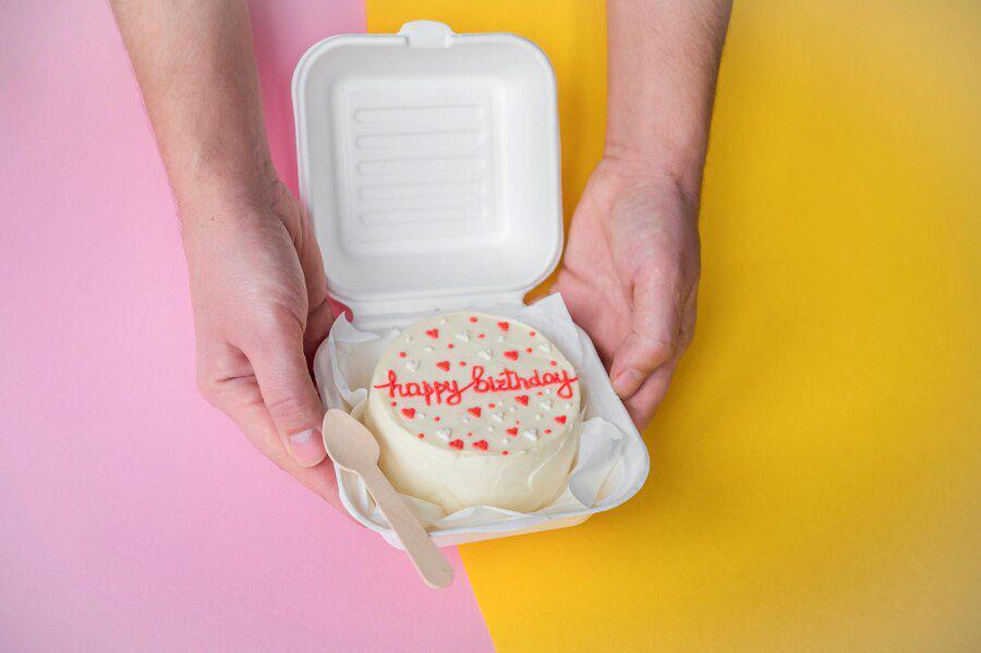 Ilustrasi bento cake (freepik.com/SashkaB)