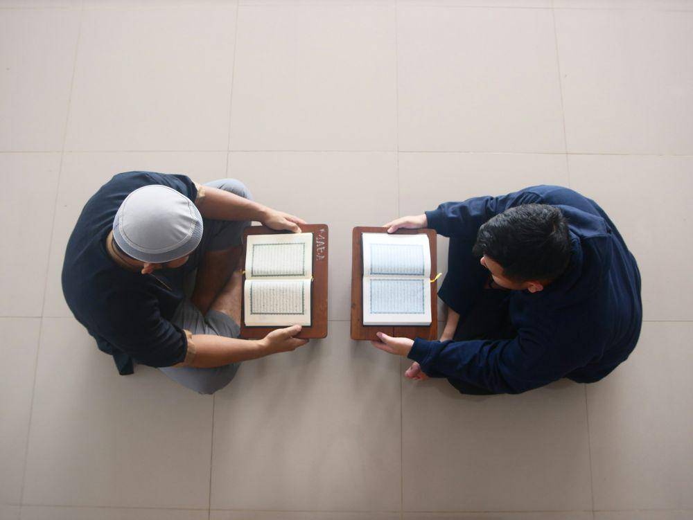 ilustrasi menghadap ke arah guru (unsplash.com/Masjid MABA)
