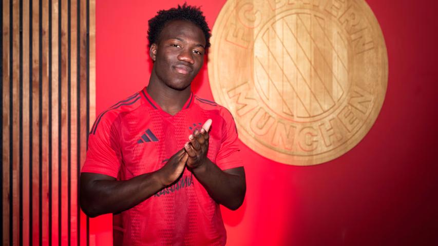Nestory Irankunda (fcbayern.com)
