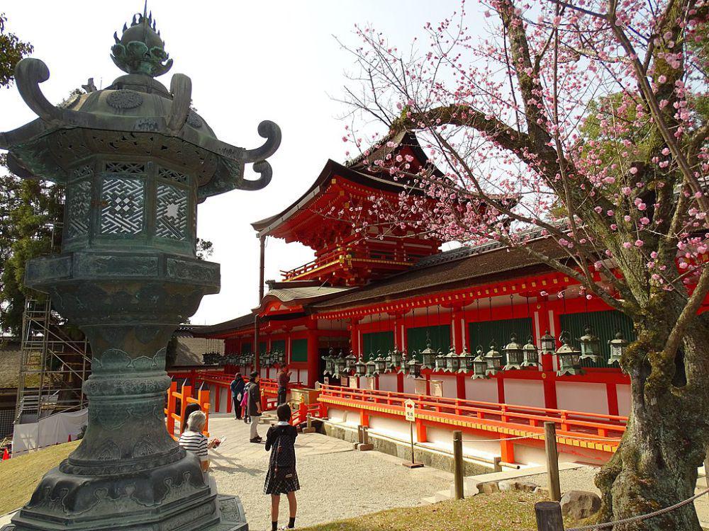 ilustrasi Kuil Kasuga Taisha, Prefektur Nara (commons.wikimedia.org/Marcin Chady)