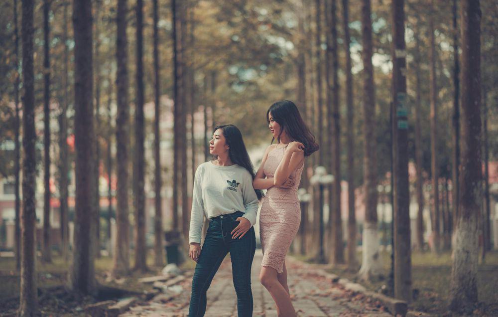 ilustrasi dua orang wanita (pexels.com/Min An)