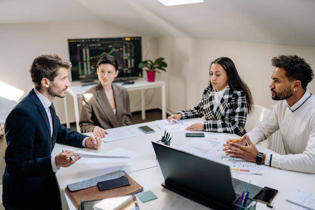 5 Strategi untuk Mengelola Persaingan Sehat dengan Teman Kerja