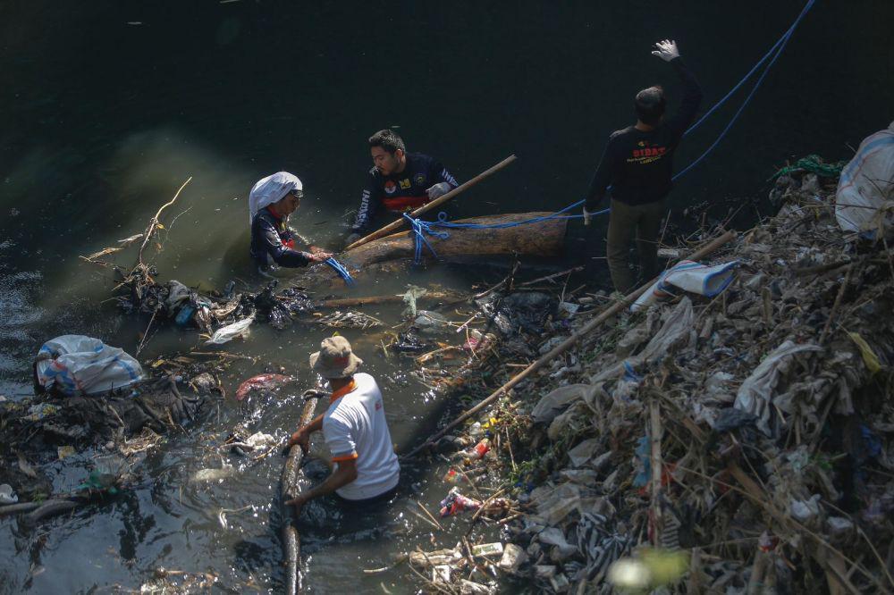 Bersih-bersih Sungai, Kadin dan SRC Kerahkan Masyarakat (IDN Times/istimewa)