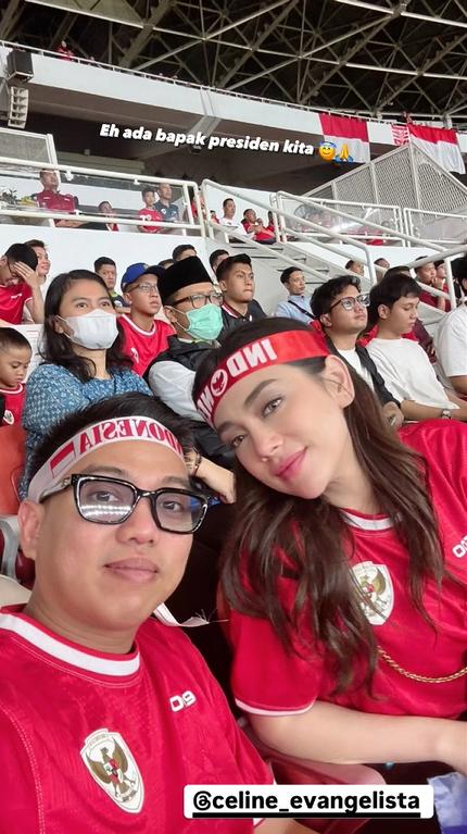 Celine Evangelista nonton timnas Indonesia vs. Australia. (instagram.com/aanstory)