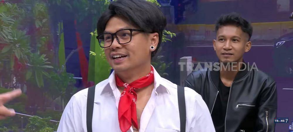 potret kocak Wendi Cagur impersonate dan cosplay jadi Dikta (youtube.com/TRANS7Official)