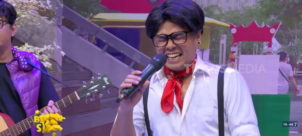 potret kocak Wendi Cagur impersonate dan cosplay jadi Dikta (youtube.com/TRANS7Official)