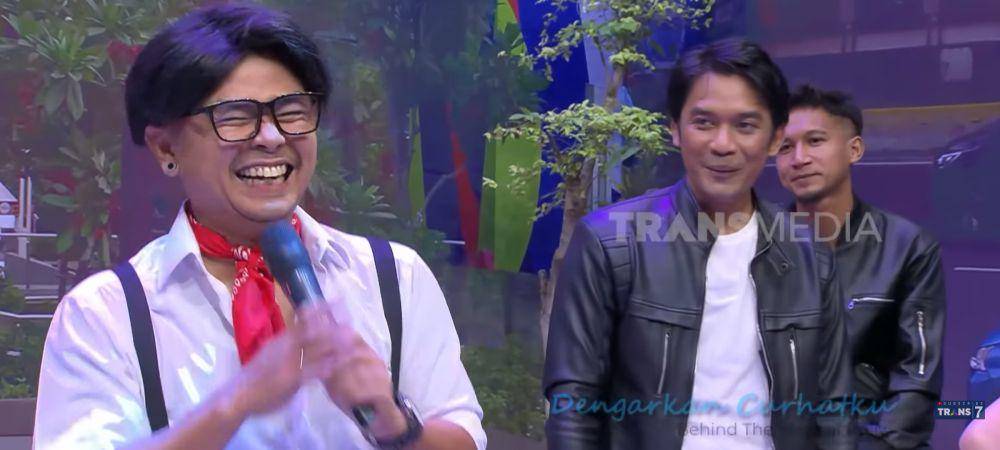 potret kocak Wendi Cagur impersonate dan cosplay jadi Dikta (youtube.com/TRANS7Official)