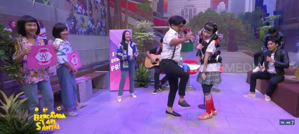 potret kocak Wendi Cagur impersonate dan cosplay jadi Dikta (youtube.com/TRANS7Official)