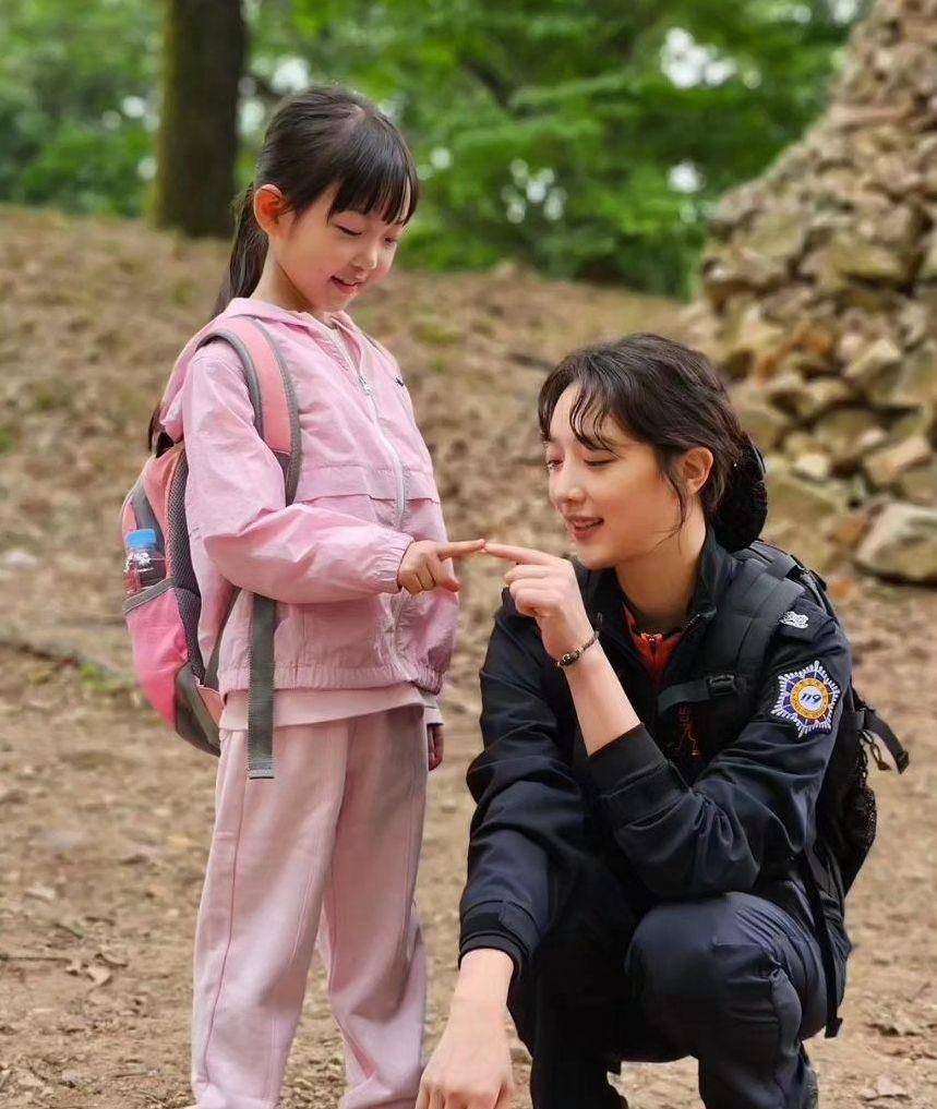 Shim Ji Yoo di Moon in The Day (instagram.com/0.00275t)
