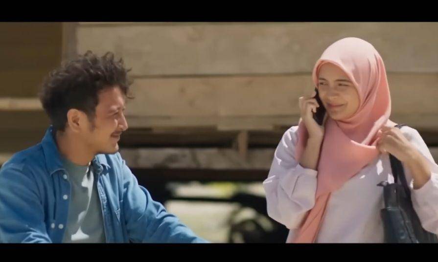 Amanda Rawles dan Dimas Anggara di film Notebook (dok. Screenmedia Films/Notebook)