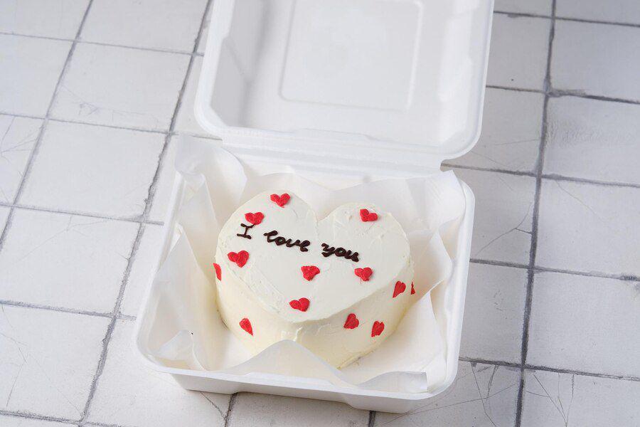 Ilustrasi bento cake (freepik.com/moshkovitor)