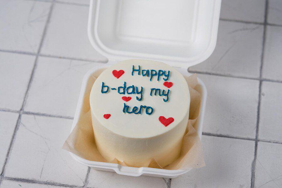 Ilustrasi bento cake (freepik.com/moshkovitor)