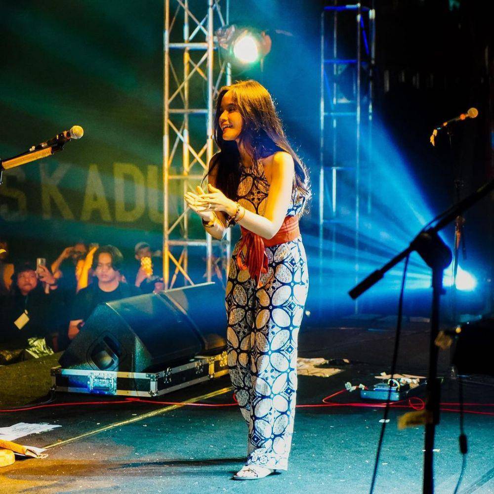 Gaya Berkain ala Fanny Soegi. (instagram.com/fannysoegi)