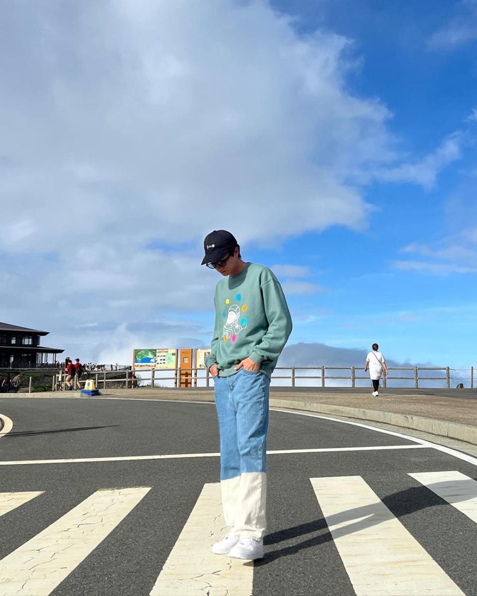 mix and match sweatshirt ala Gulf Kanawut (instagram.com/gulfkanawut)