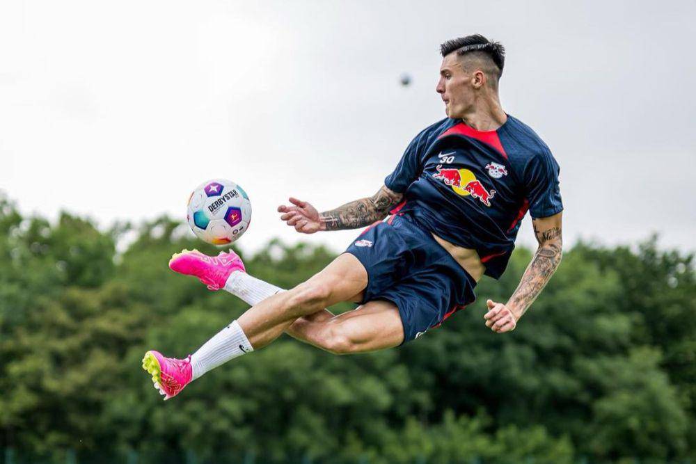 Benjamin Sesko berlatih bersama RB Leipzig. (instagram.com/benjaminsesko)